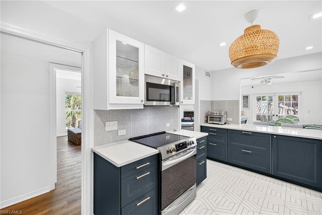 280 Southwinds DR-12