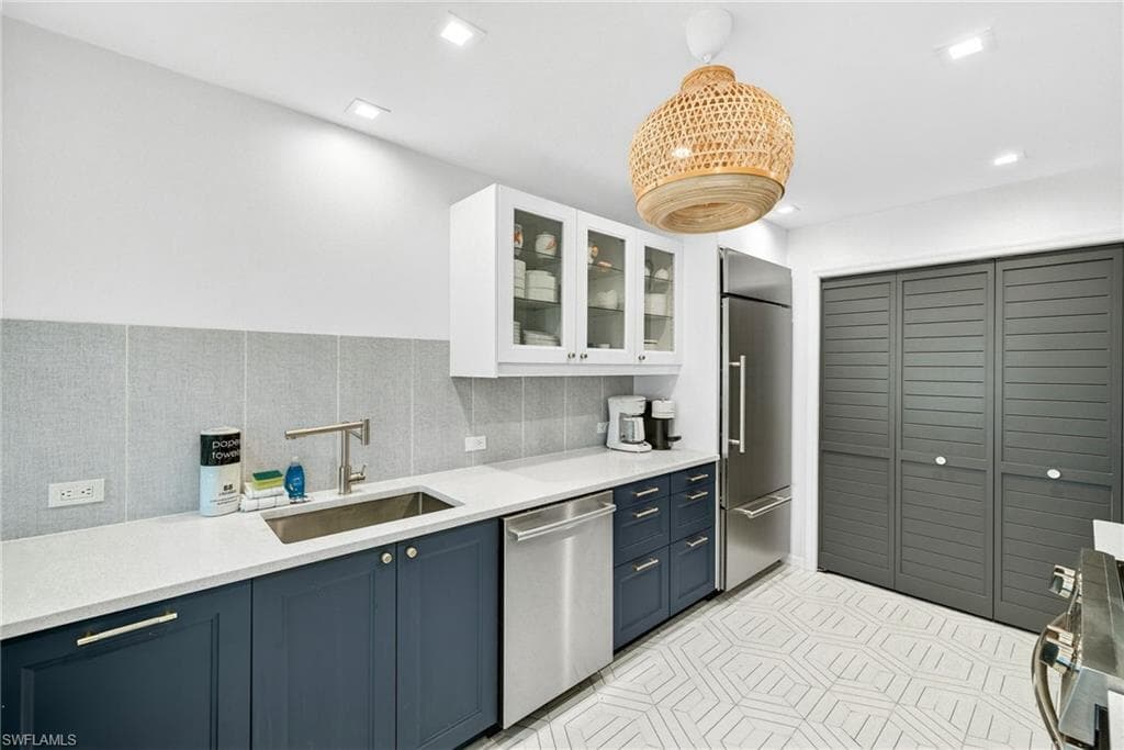 280 Southwinds DR-14