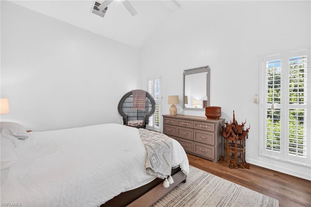 280 Southwinds DR-18