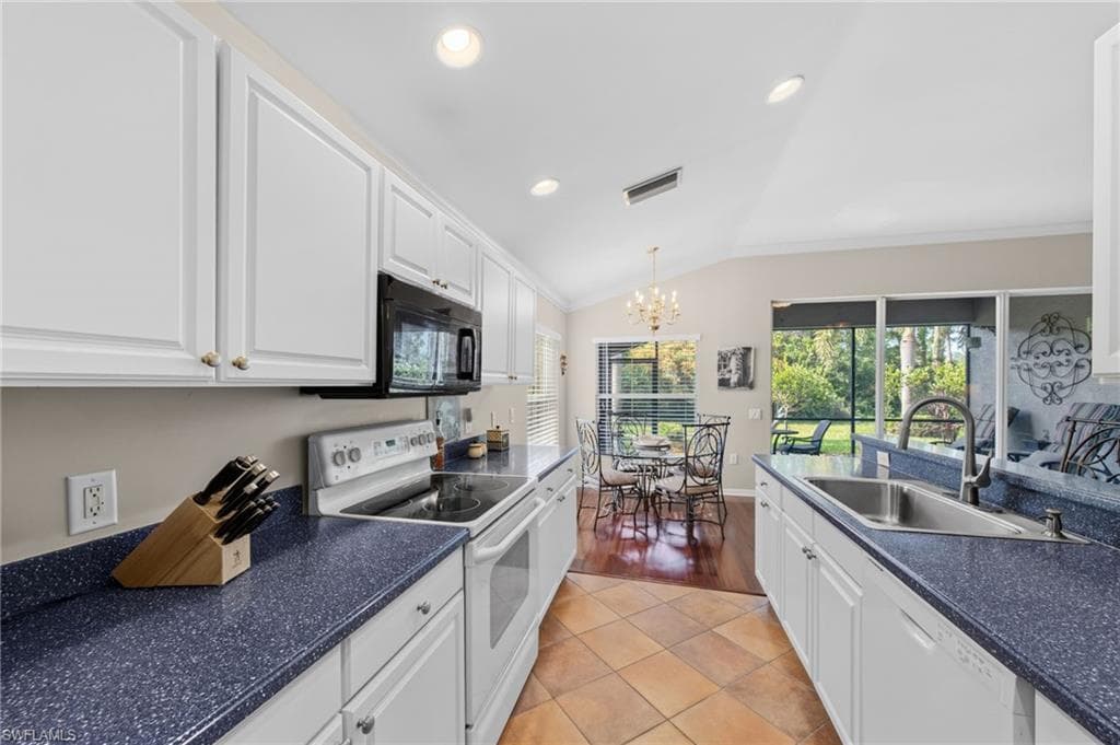 10046 Horse Creek RD-19