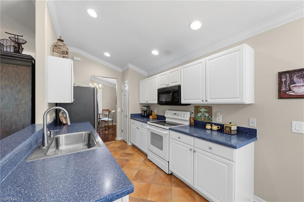 10046 Horse Creek RD-18
