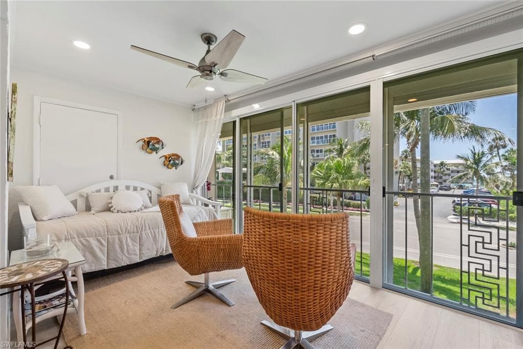 1910 Gulf Shore BLVD N 204-16
