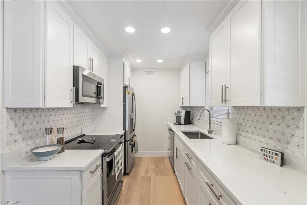 1910 Gulf Shore BLVD N 204-6