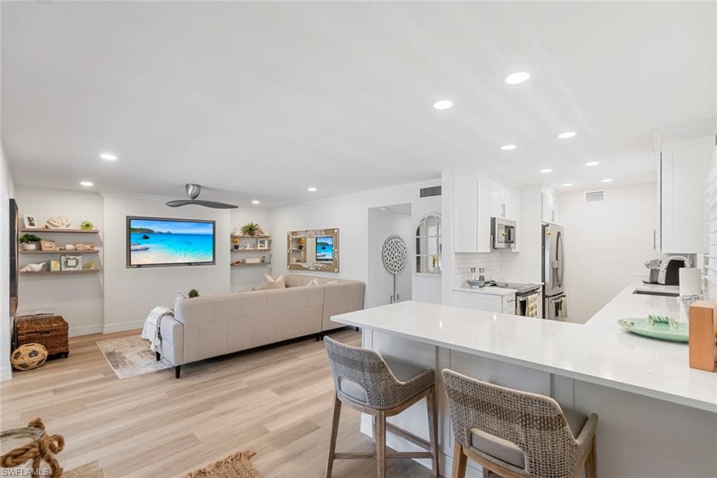 1910 Gulf Shore BLVD N 204-2
