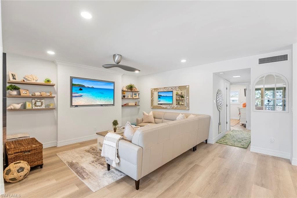 1910 Gulf Shore BLVD N 204-9
