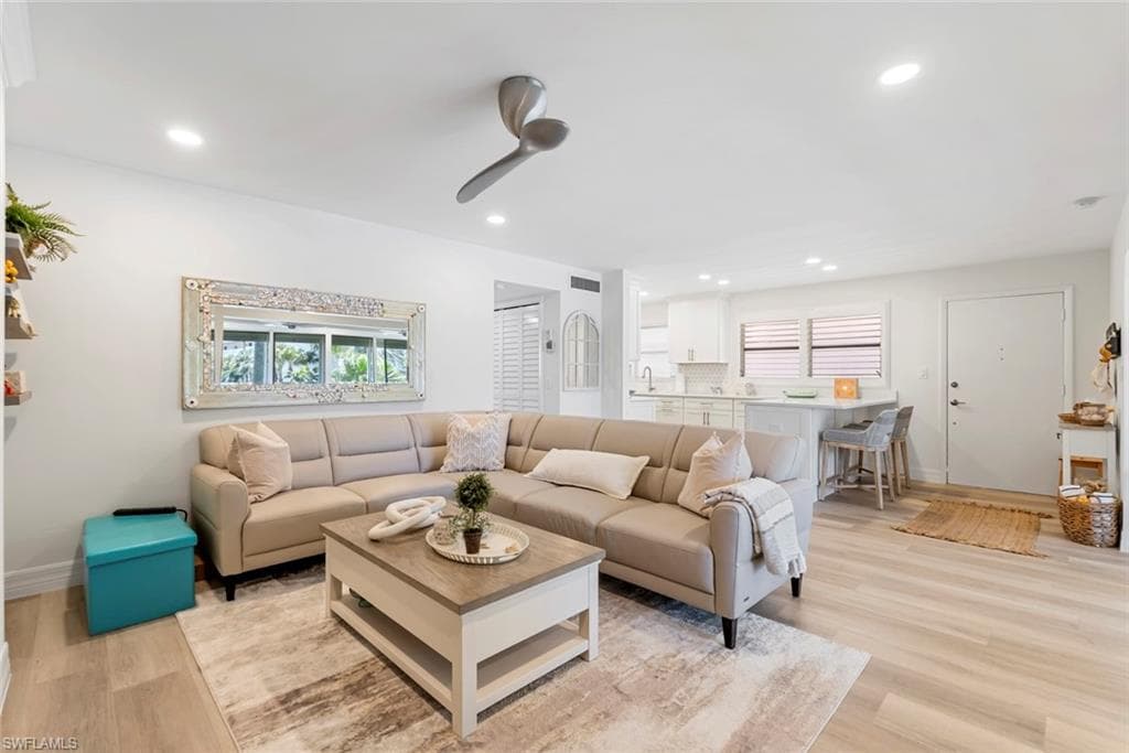 1910 Gulf Shore BLVD N 204-10