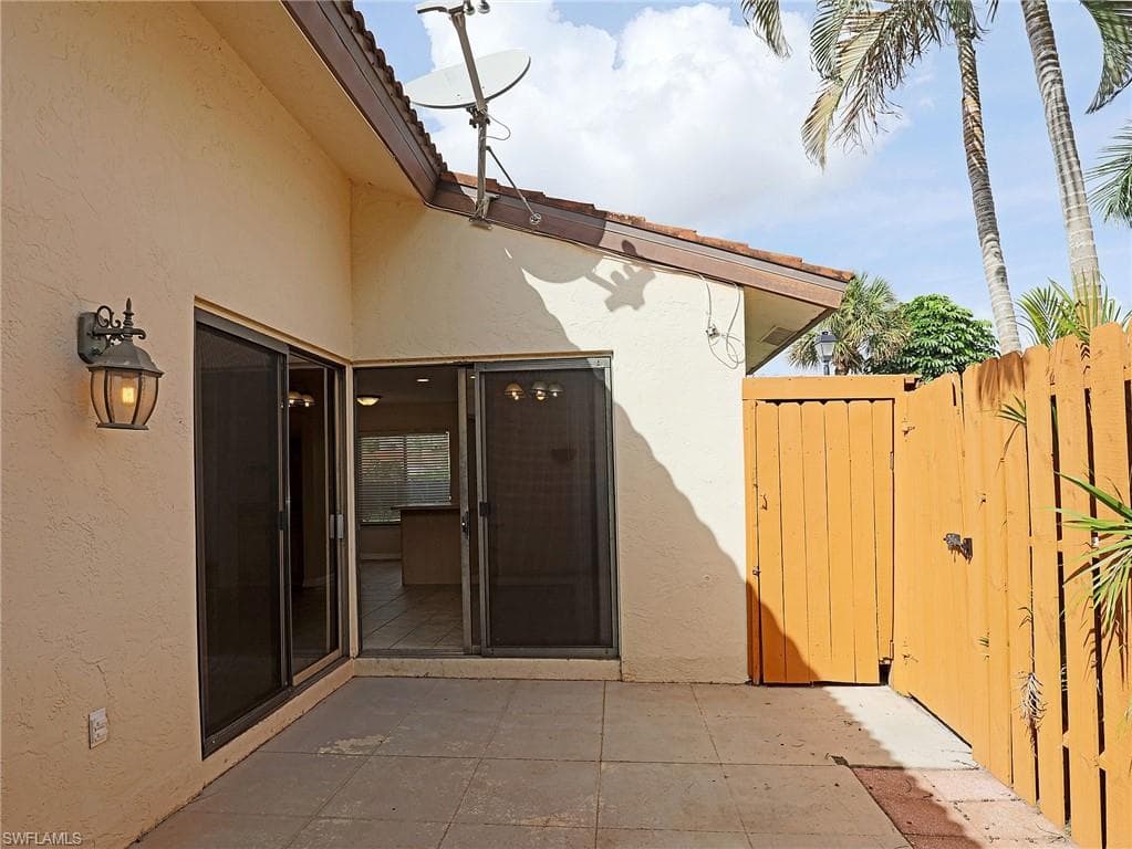 1420 Park Shore CIR 3-16