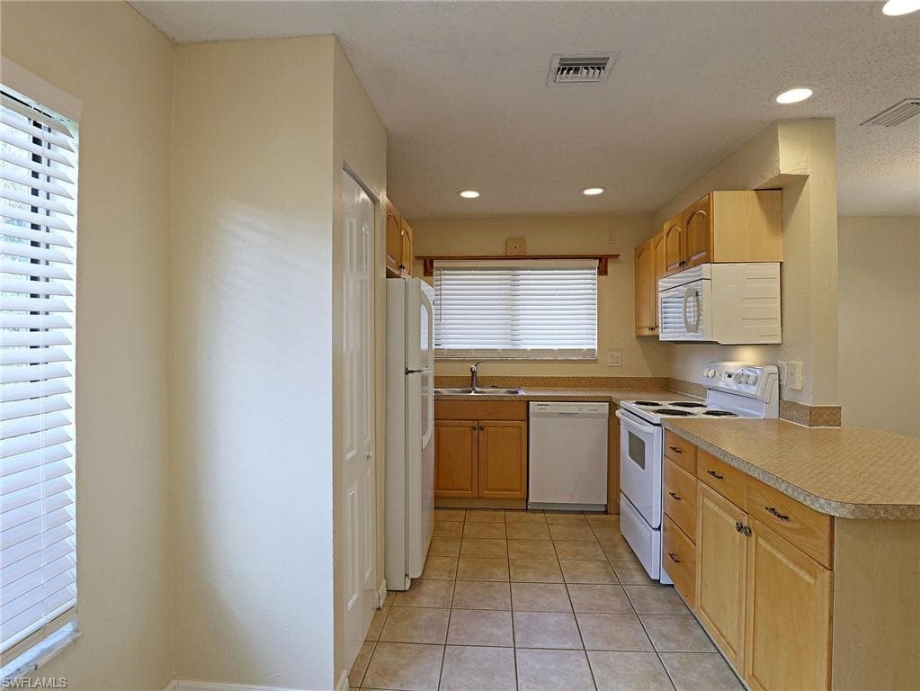 1420 Park Shore CIR 3-2