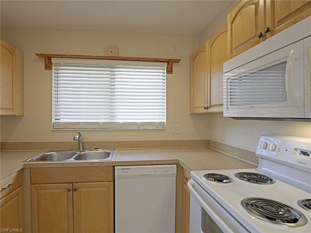 1420 Park Shore CIR 3-4