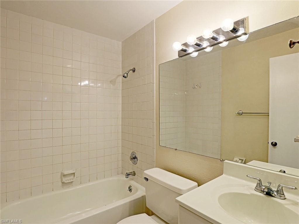 1420 Park Shore CIR 3-9