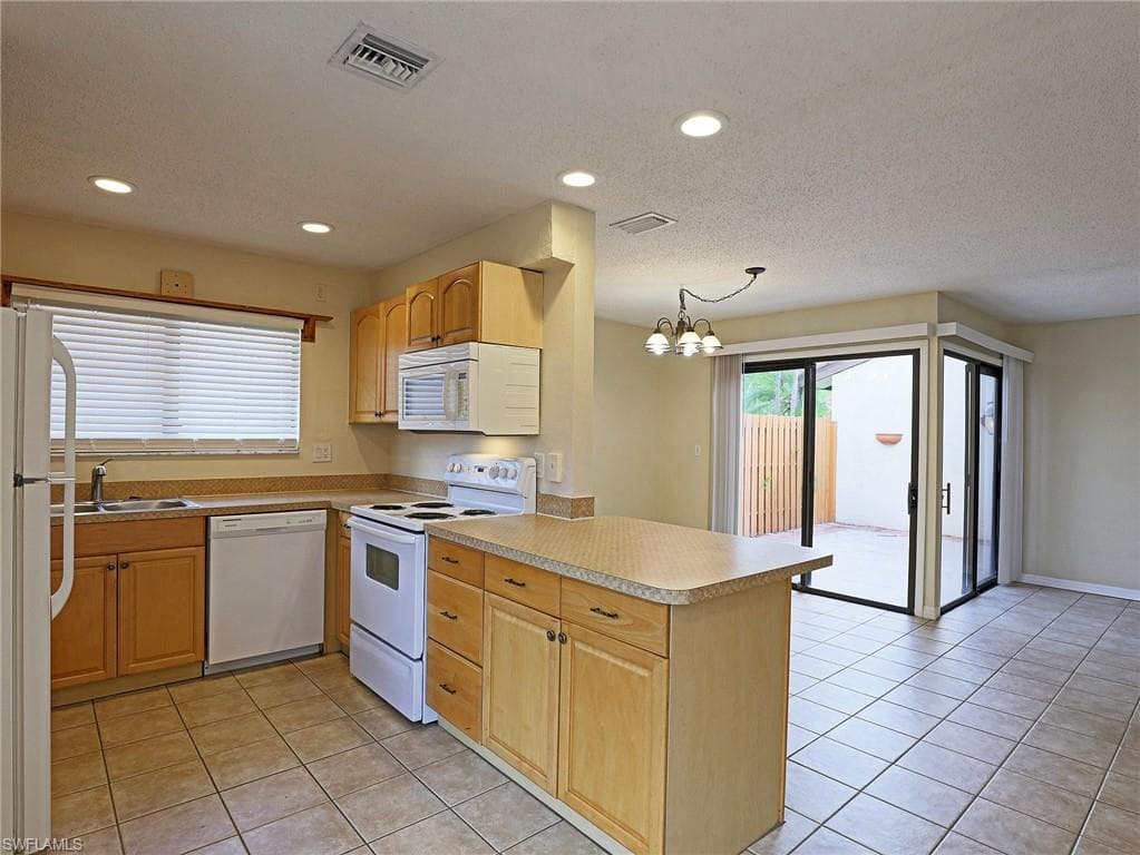 1420 Park Shore CIR 3-3