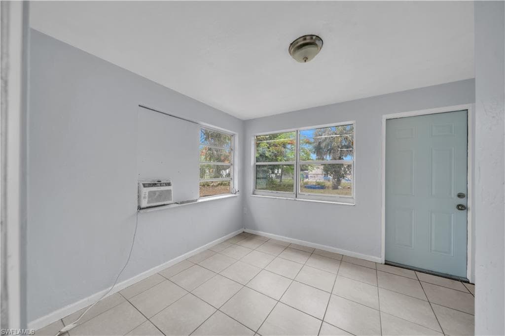 1527 Gardenia AVE-26
