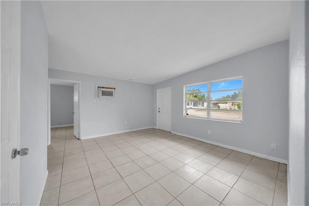 1527 Gardenia AVE-15