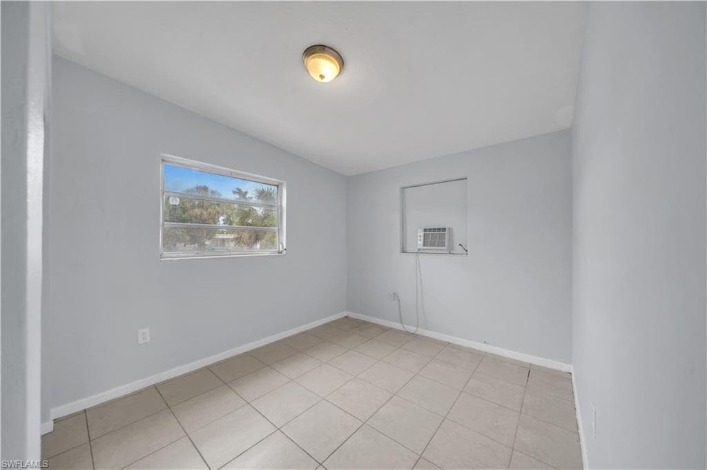 1527 Gardenia AVE-11