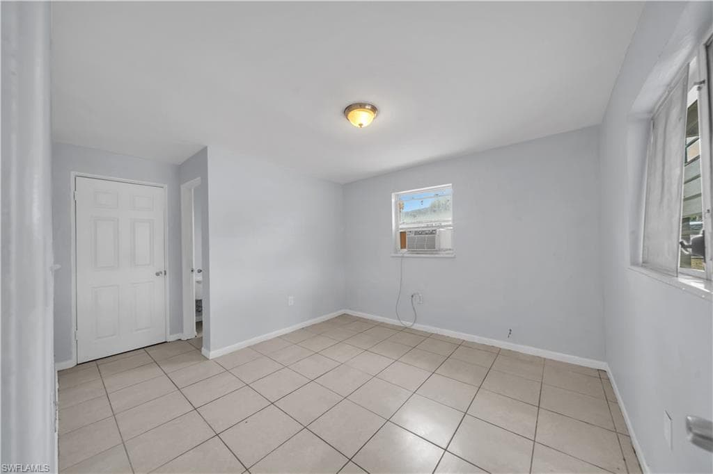 1527 Gardenia AVE-19