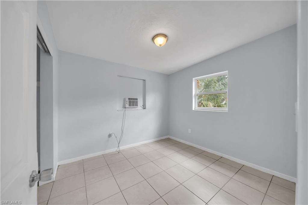 1527 Gardenia AVE-17