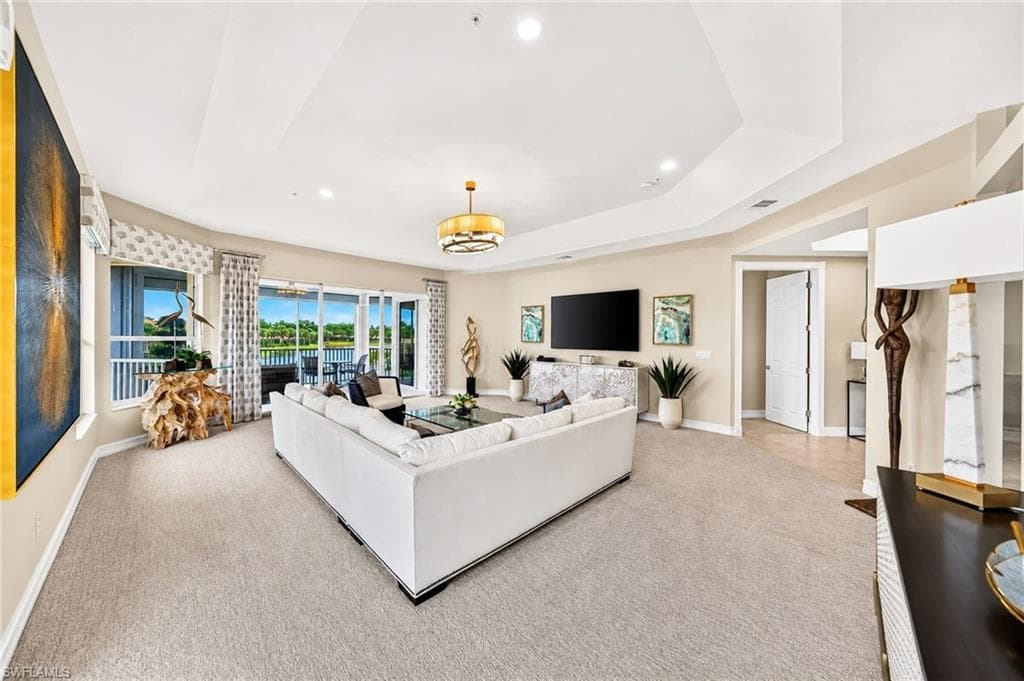 1855 Les Chateaux BLVD 5-201-5