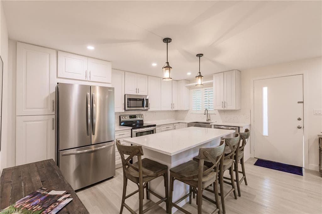 527 Broad AVE S 527-8