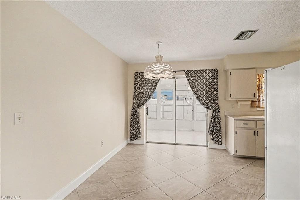 5403 Baylor LN-4