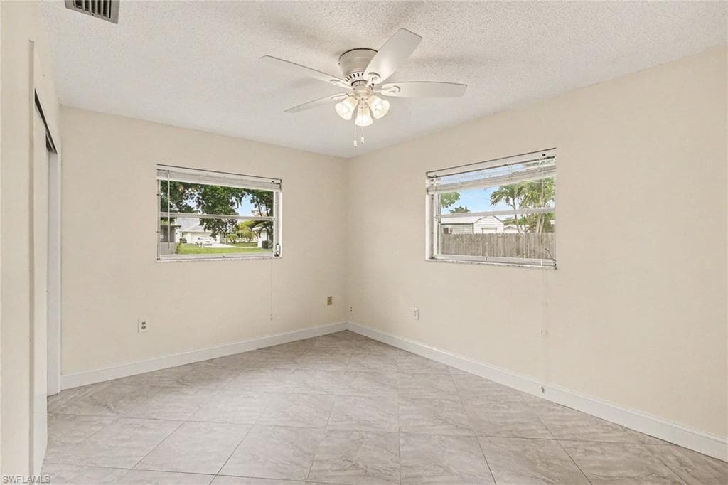 5403 Baylor LN-8