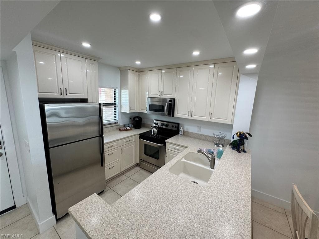 801 River Point DR 206A-4