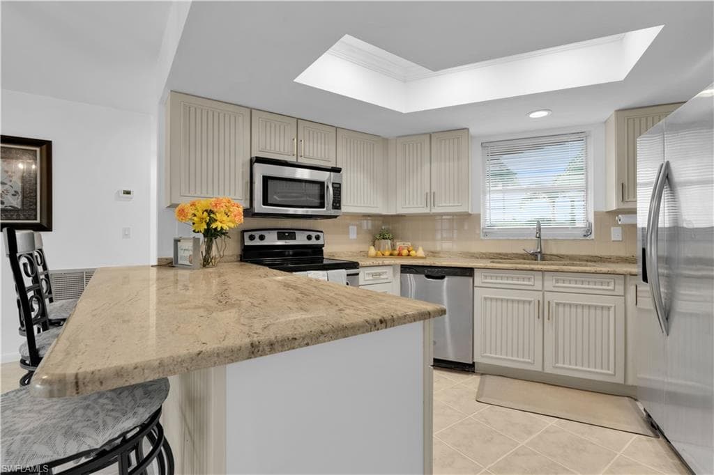 9 Regency CT-17