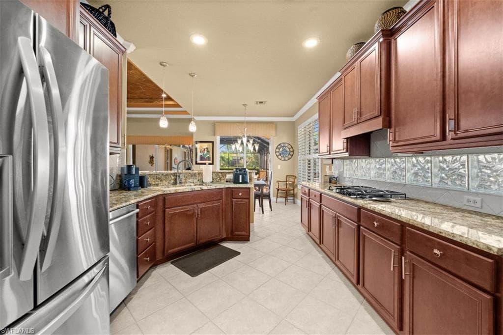 19603 Maddelena CIR-10