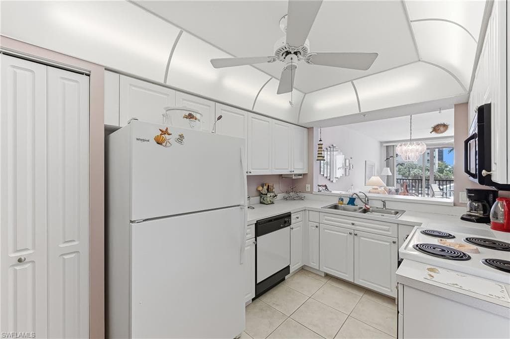 4421 Bay Beach LN 623-2