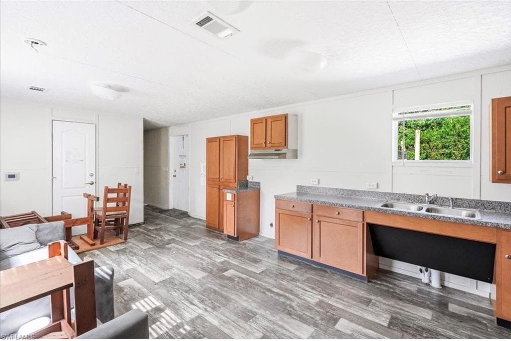 1468 Navaho AVE-4