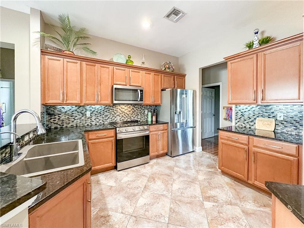605 Grand Rapids BLVD-6