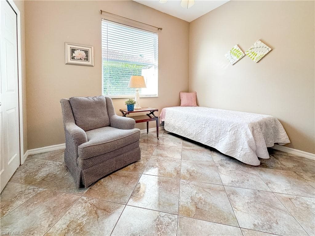 605 Grand Rapids BLVD-13