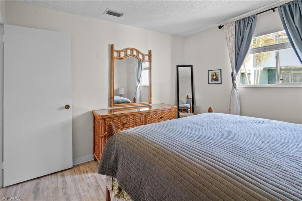 5848 Queen Elizabeth WAY 1-22