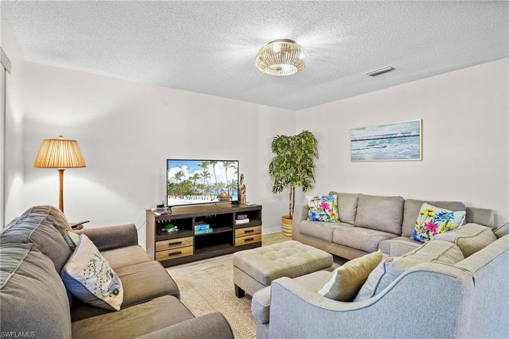 5848 Queen Elizabeth WAY 1-5