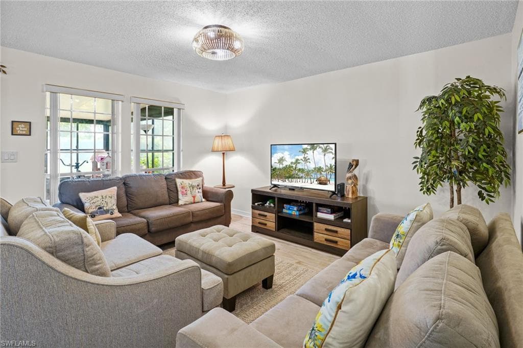 5848 Queen Elizabeth WAY 1-6