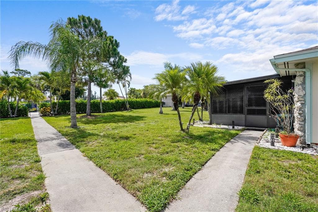 5848 Queen Elizabeth WAY 1-2