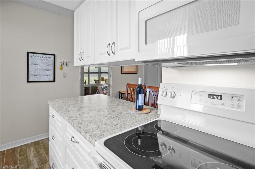 5848 Queen Elizabeth WAY 1-14