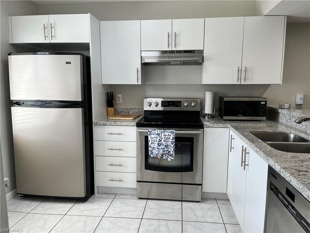 190 Palm DR 1-3
