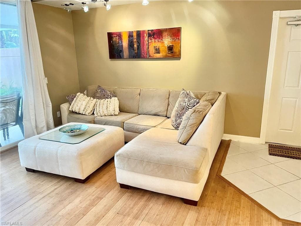 5601 Cove CIR-14