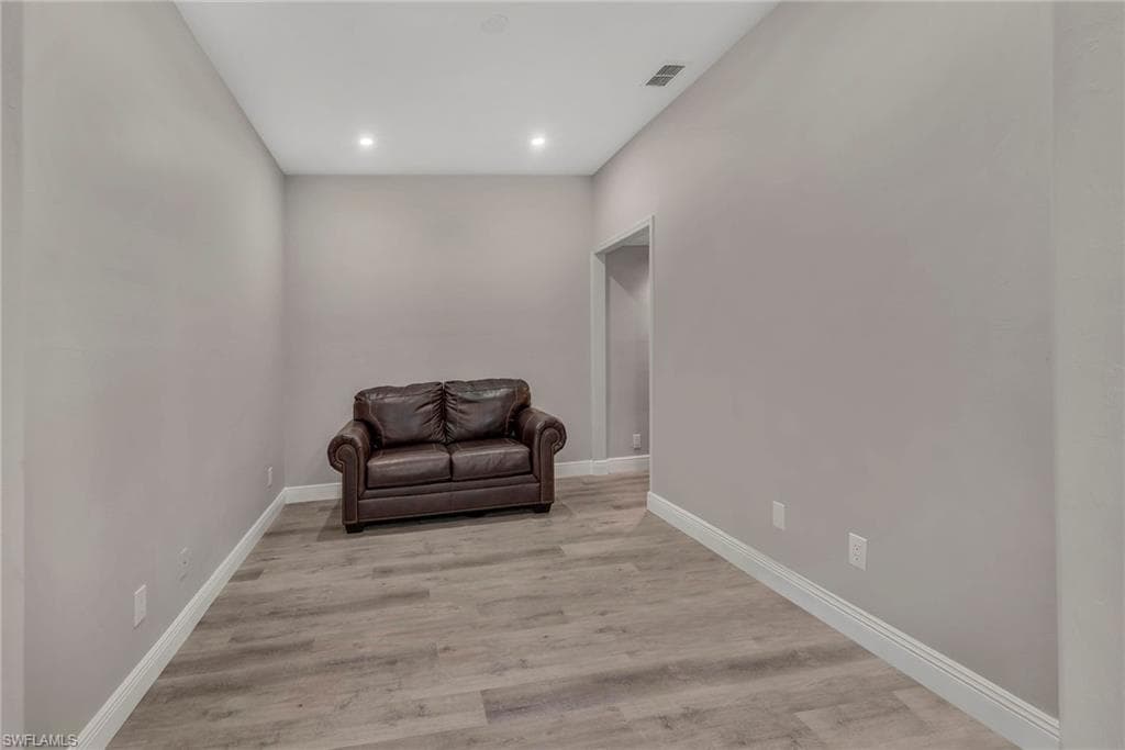 2219 Carnaby CT-5
