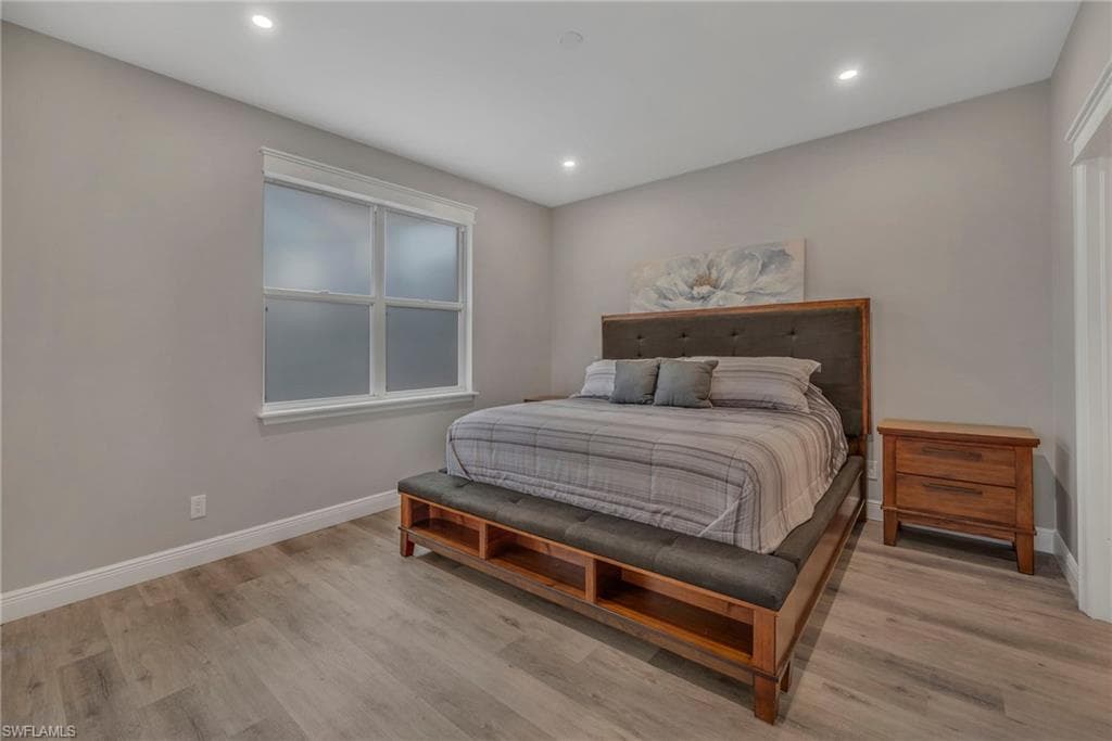 2219 Carnaby CT-12