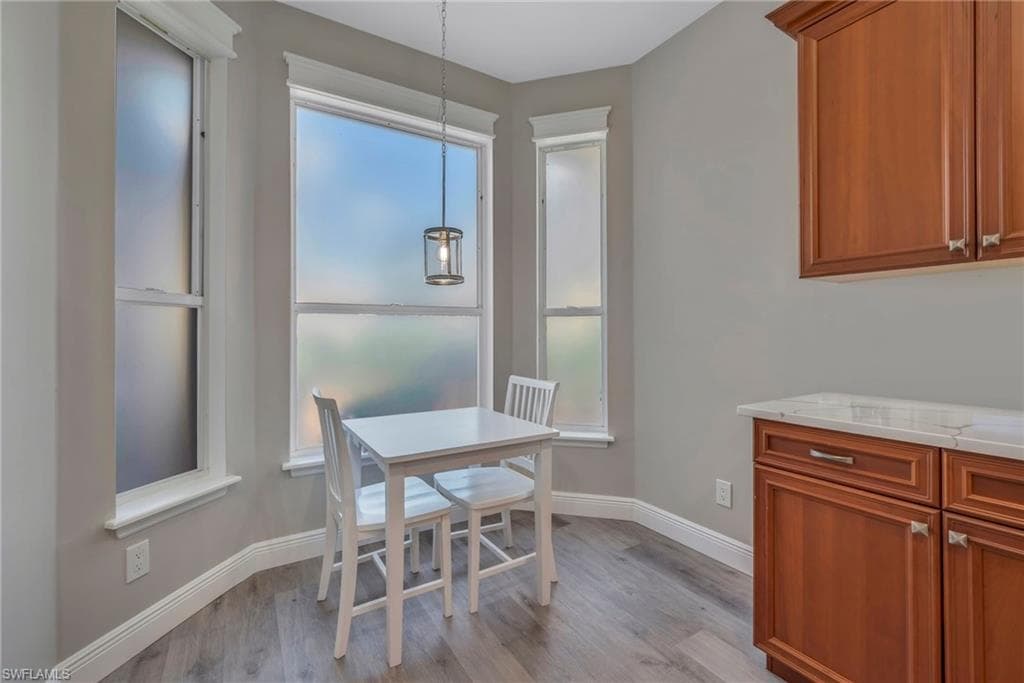 2219 Carnaby CT-11