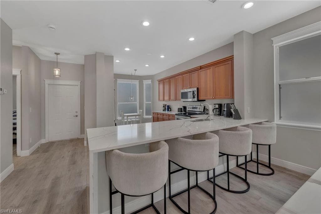 2219 Carnaby CT-6