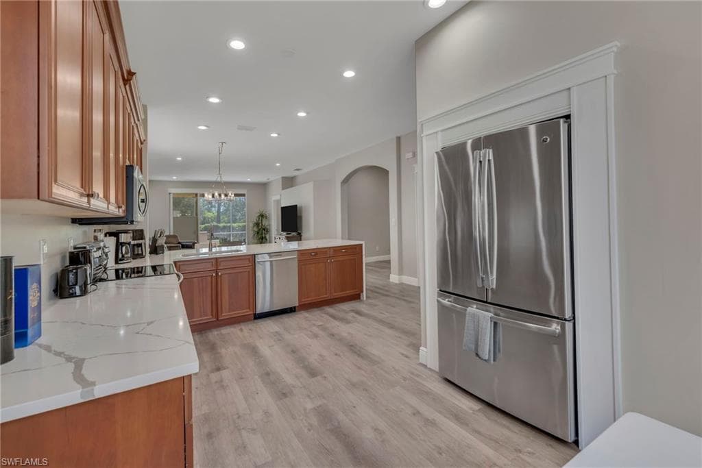 2219 Carnaby CT-8