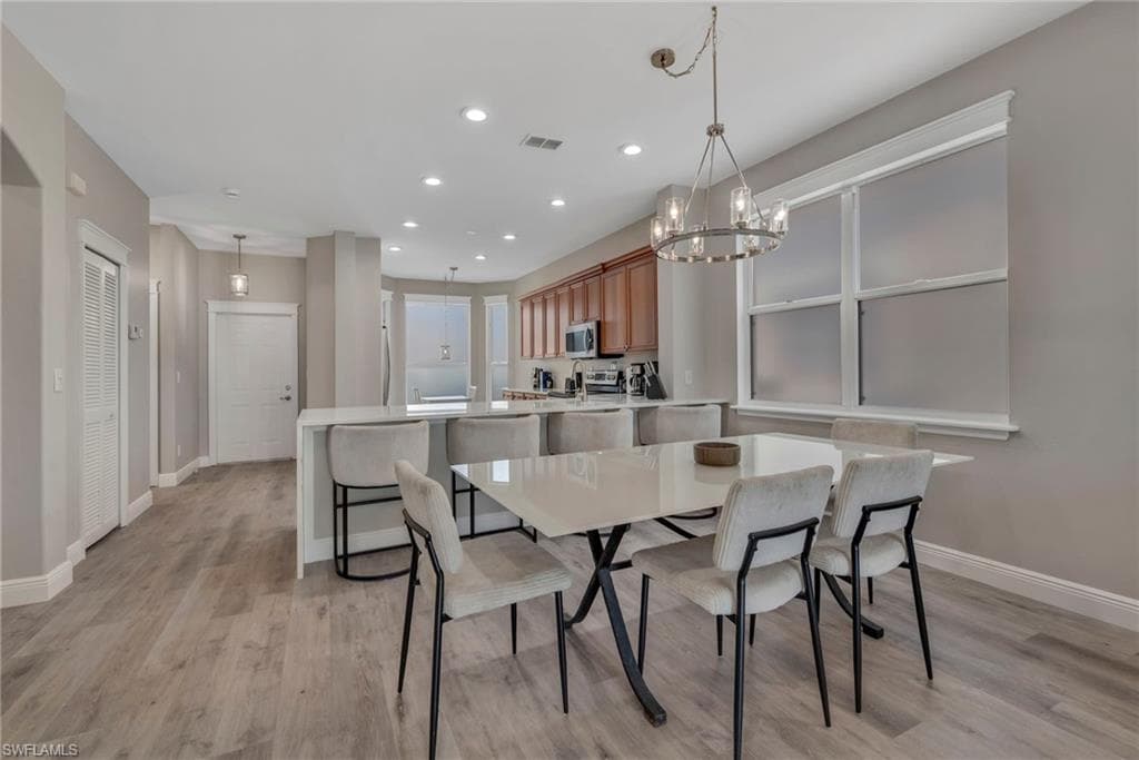 2219 Carnaby CT-9
