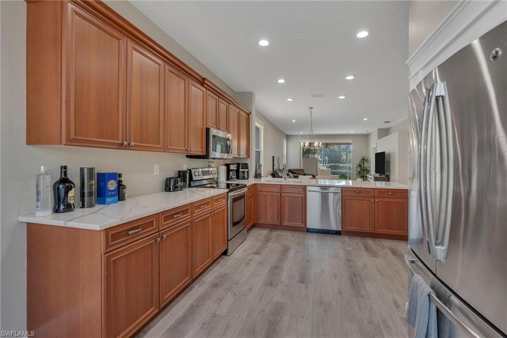 2219 Carnaby CT-7