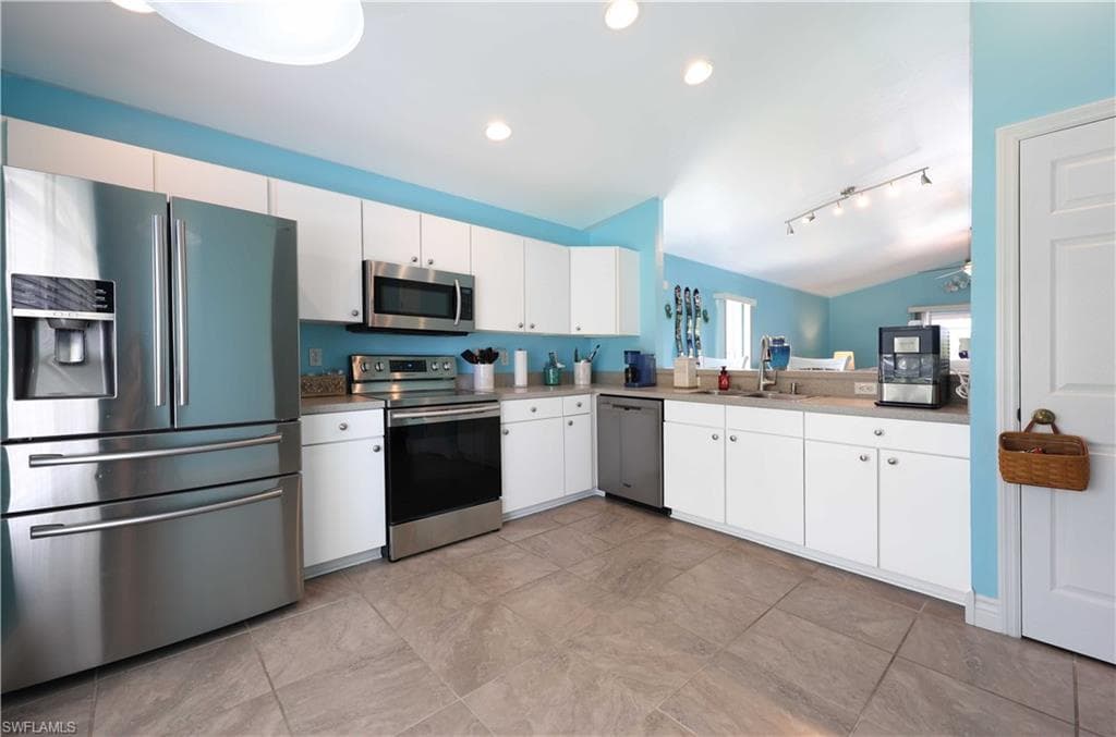 15633 Beachcomber AVE-8
