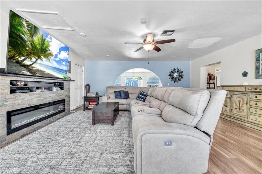 1655 Daniels DR-5