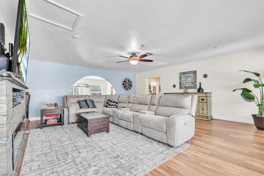 1655 Daniels DR-4
