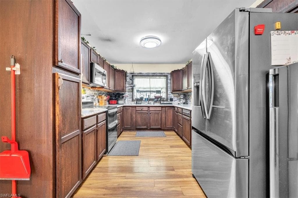 1655 Daniels DR-8