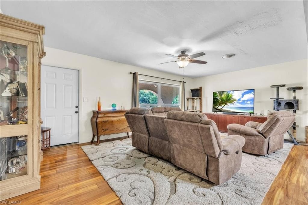 1655 Daniels DR-13